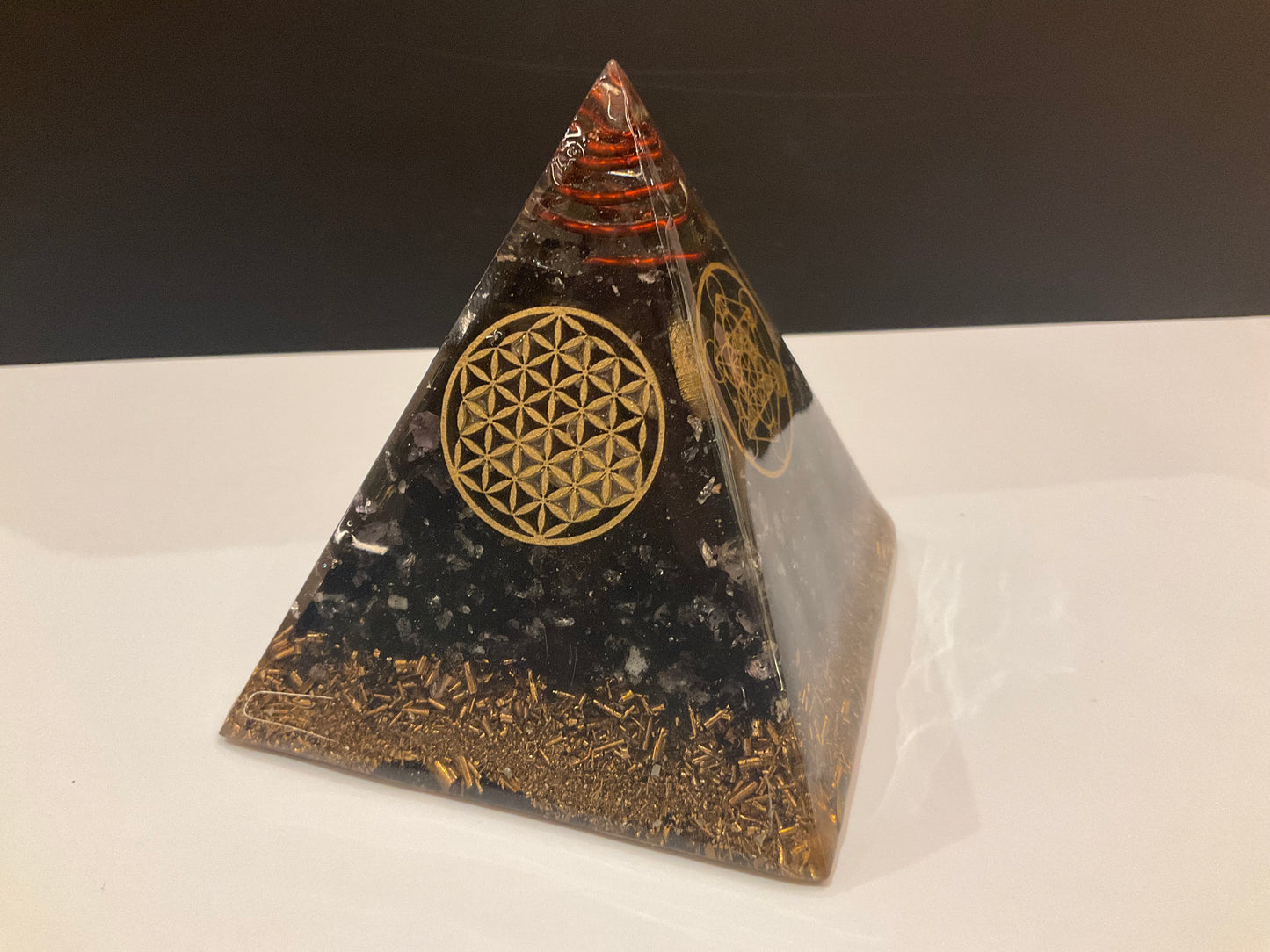 Metatron Cube Pyramid – Black Tourmaline & Lapis Lazuli | Sacred Geometry for Protection, Balance, and Spiritual Elegance