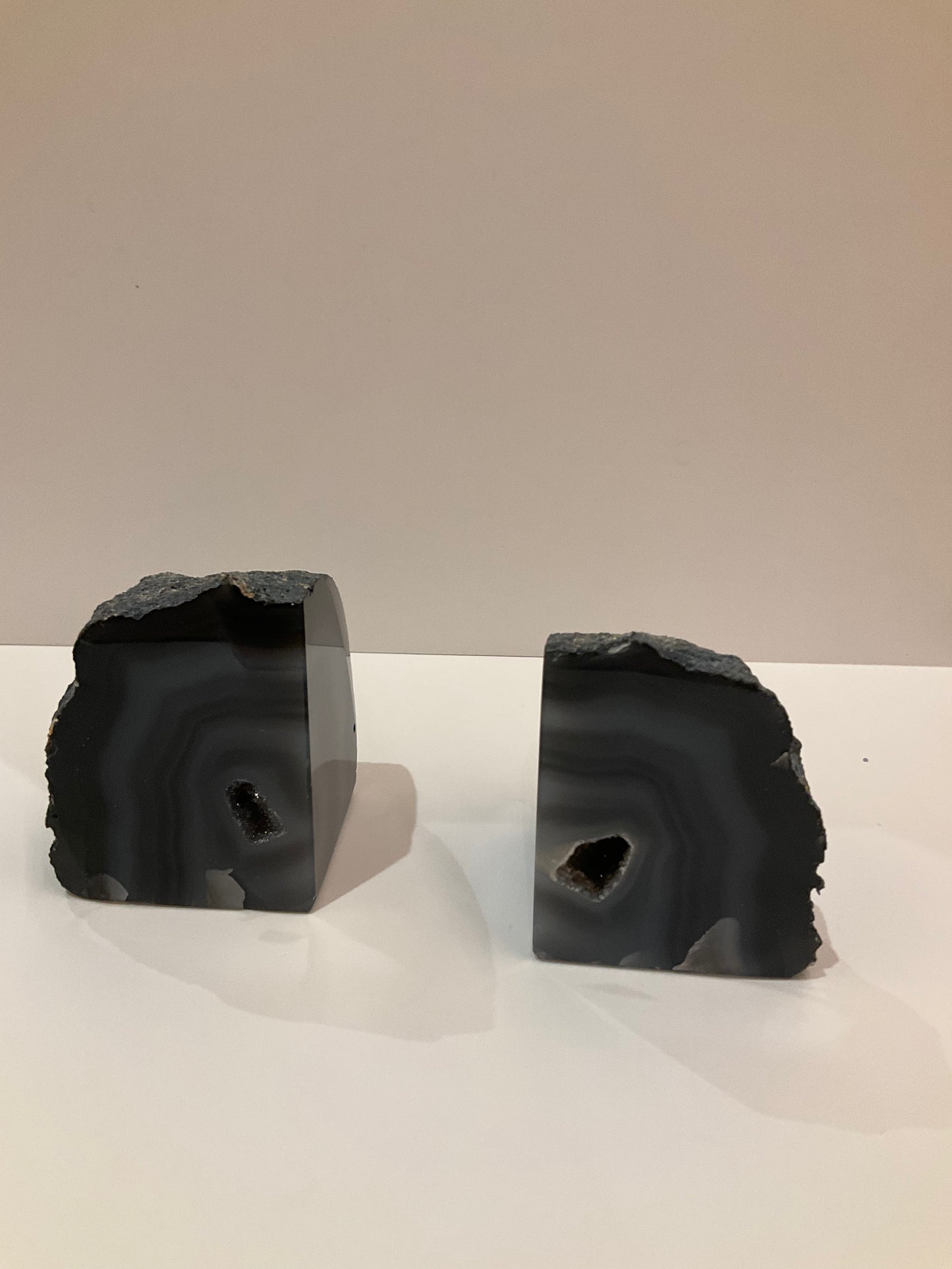 Grey Agate Bookend – Natural Stone for Emotional Balance and Intentional Décor