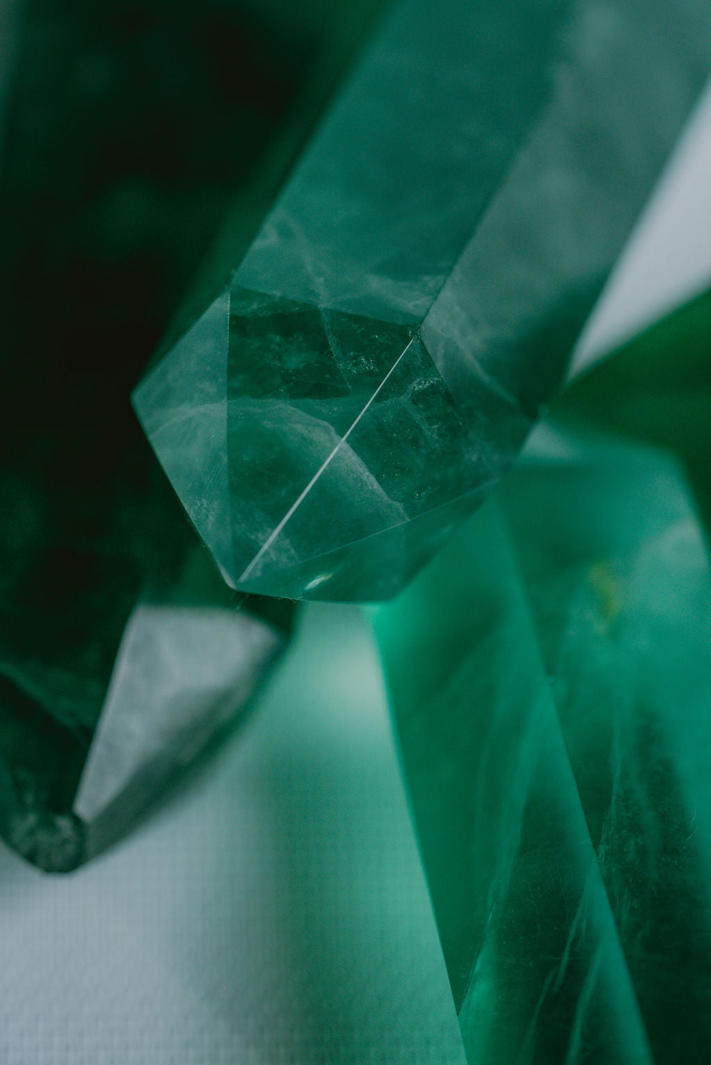 3.5” Emerald Fluorite Crystal Obelisk – 3.5” Emerald Fluorite Obelisk for Clarity, Balance, and Sophisticated Decor