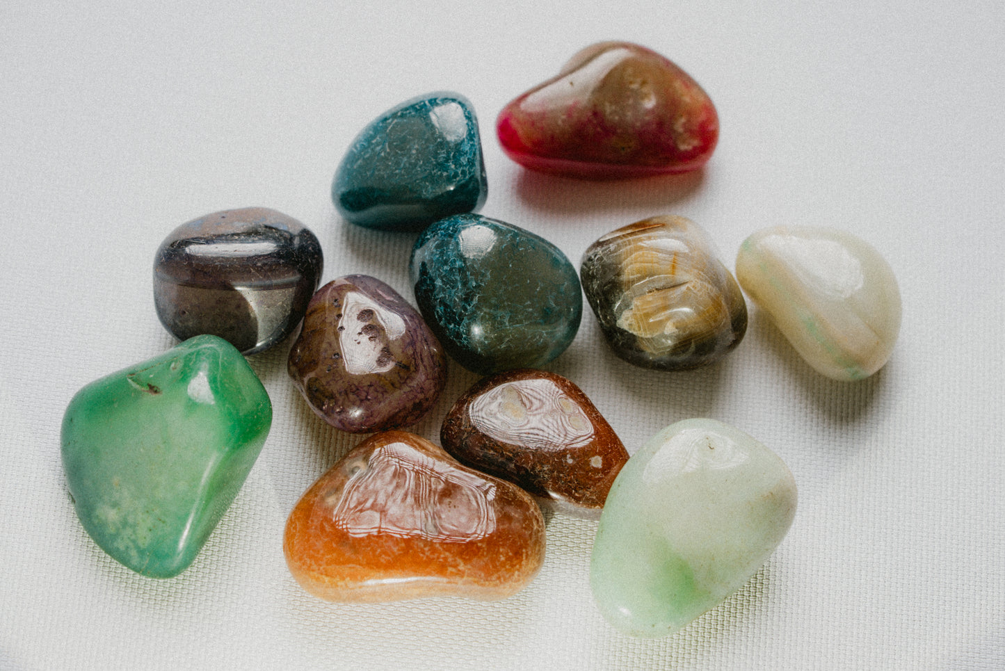 Agate Pocket Crystal – Natural Stone for Stability, Organic Beauty, and Energetic Balance