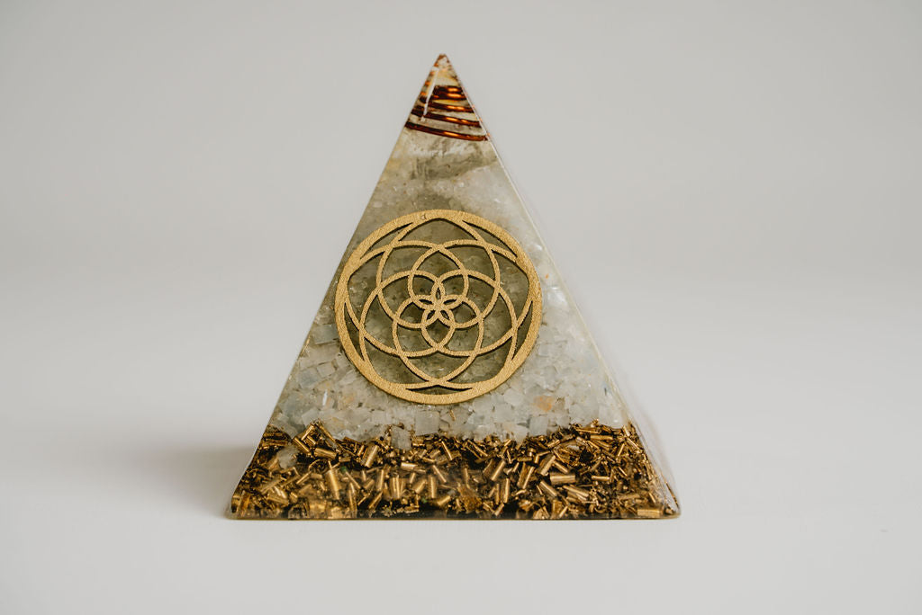 Blue Calcite Orgonite Pyramid with Pentaflor Symbol – Sacred Geometry for Harmony, Healing, and Energetic Elevation