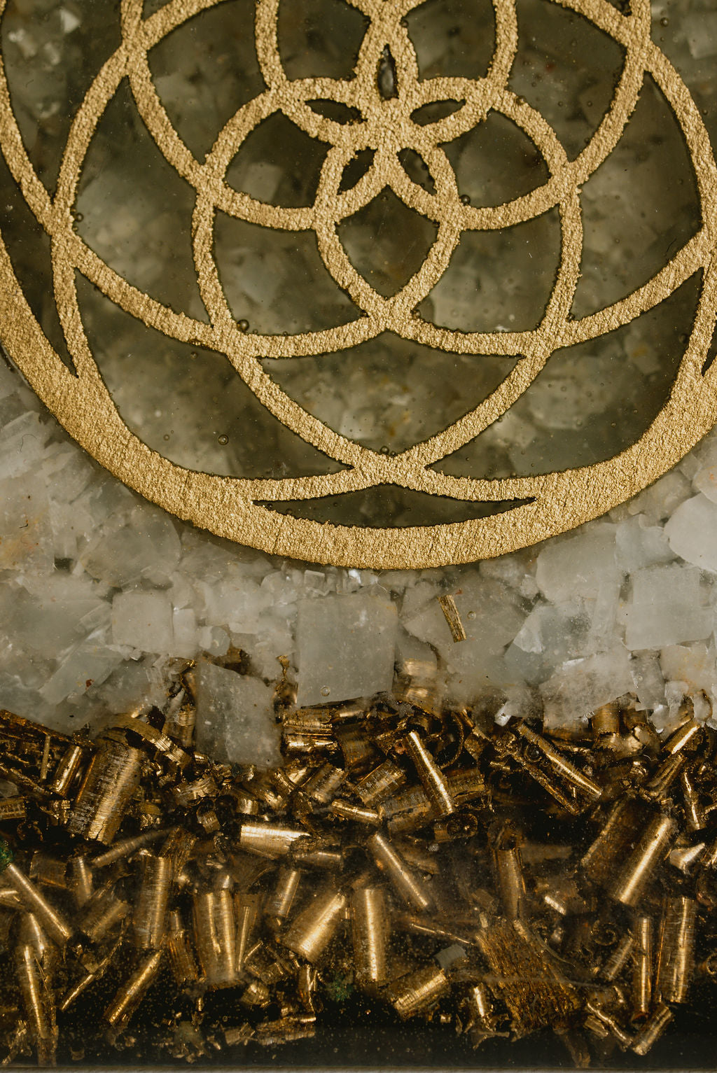 Blue Calcite Orgonite Pyramid with Pentaflor Symbol – Sacred Geometry for Harmony, Healing, and Energetic Elevation