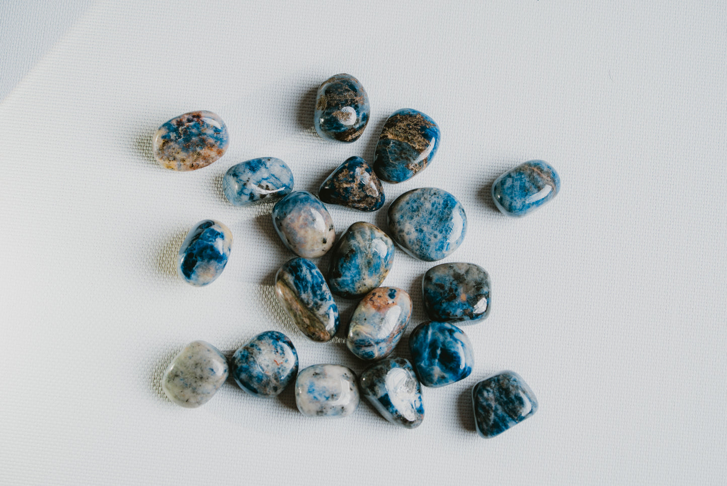 Blue Sodalite Pocket Crystal – Expression, Balance, and Natural Beauty