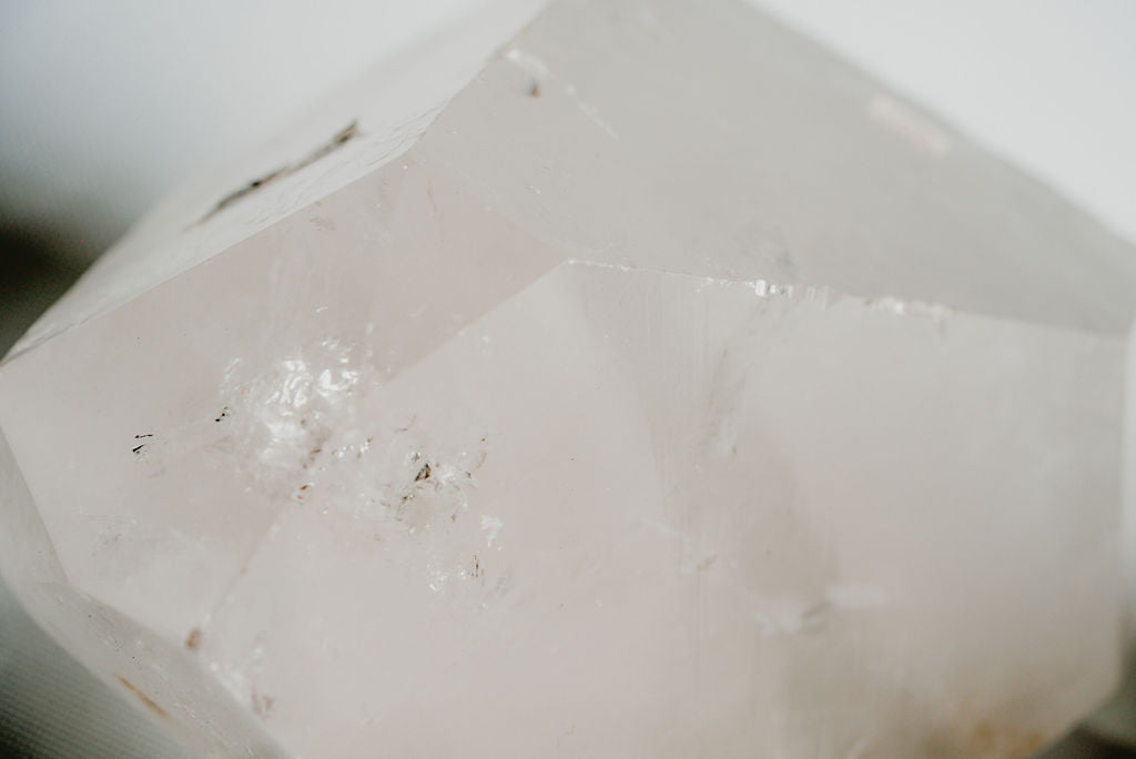 Clear Quartz Point (Large) – Amplifying Crystal for Clarity, Energy, and Spatial Harmony