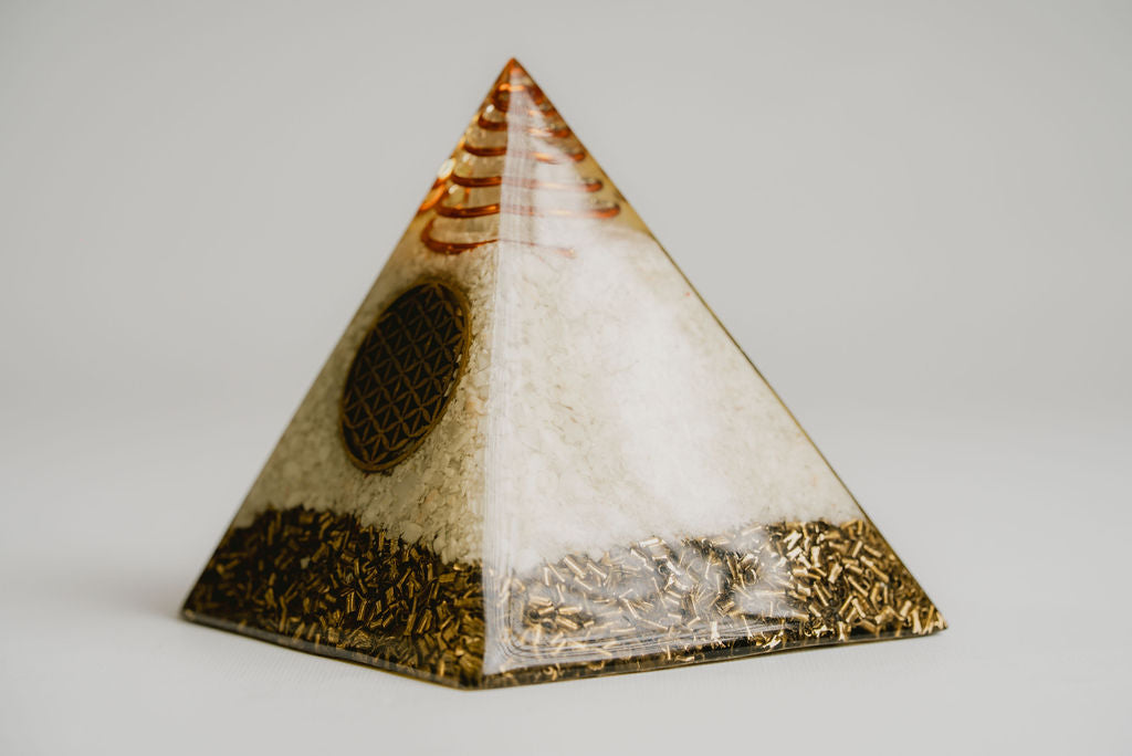 Flower of Life – White Quartz | Sacred Orgonite for Energy Harmonization and Deep Meditation