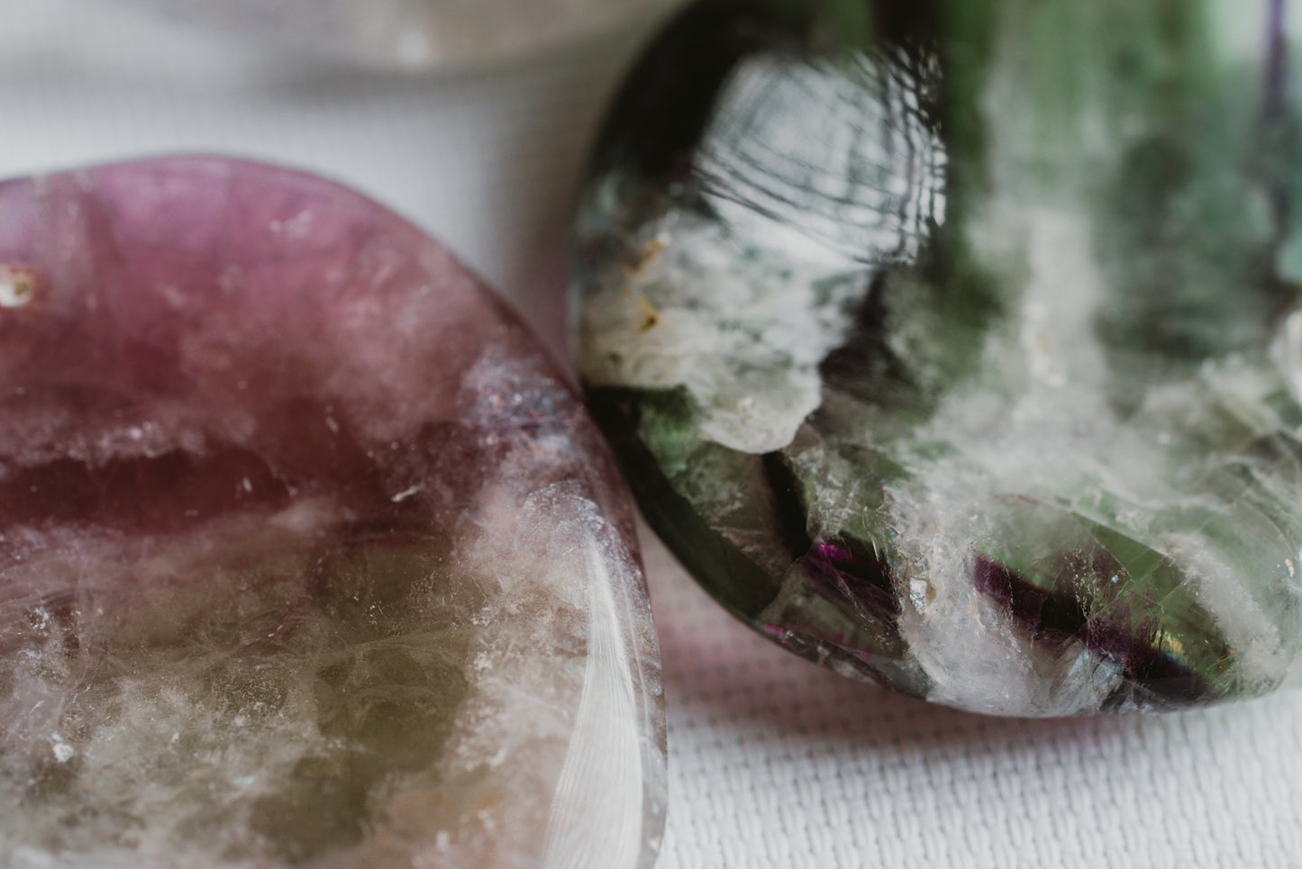 Fluorite Disc – Multicolored Mineral for Focus, Protection, and Visual Harmony