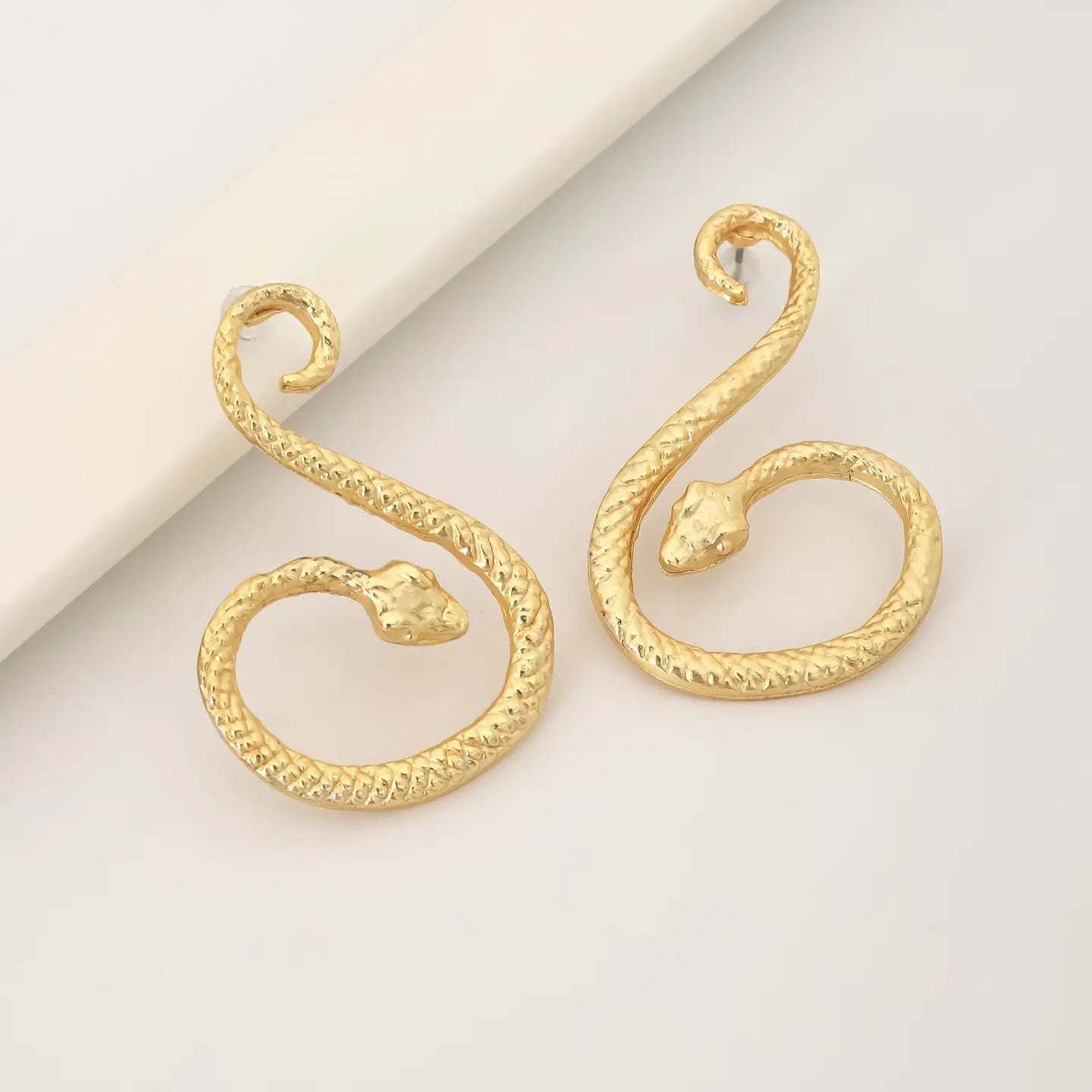 Bold-and-Symbolic-Jewelry-for-Women
