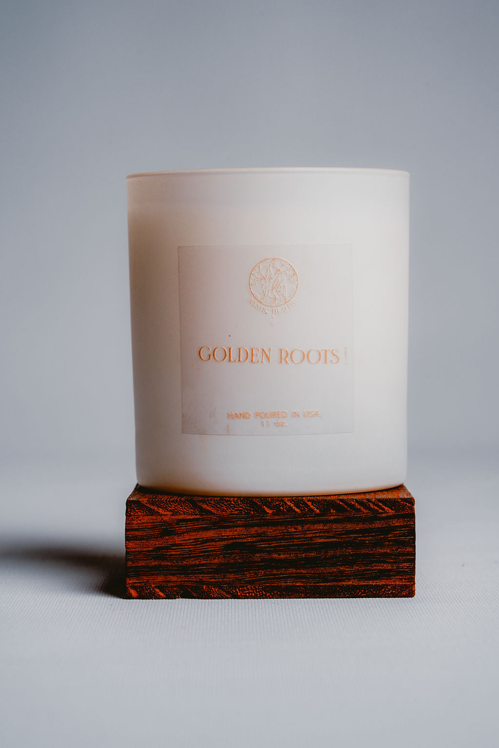 Golden Roots-Exotic Woods and Cardamom Aromatic Candle for Space Harmonization