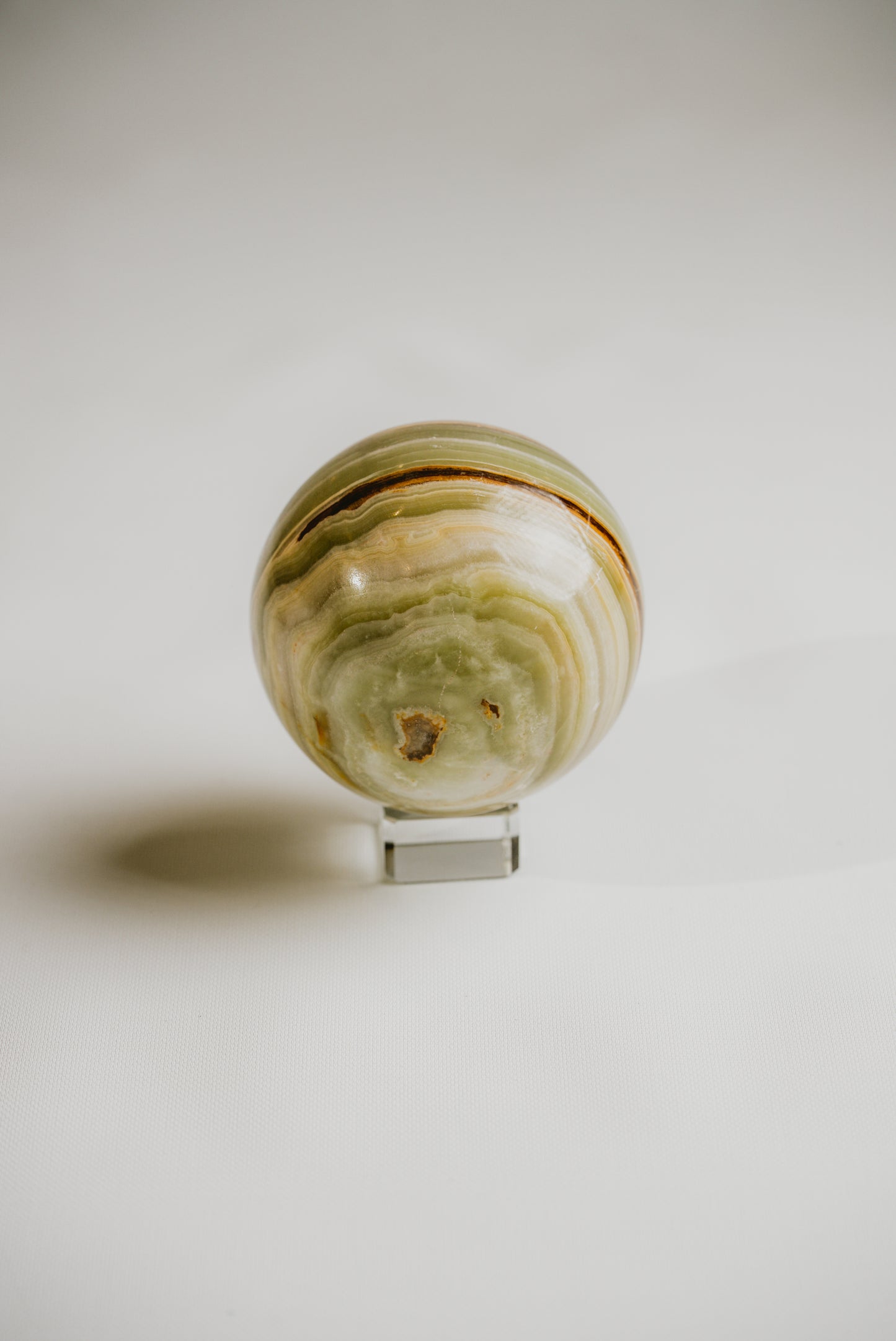 Green Onyx Sphere – Sophisticated Green Onyx Sphere for Elegant Décor