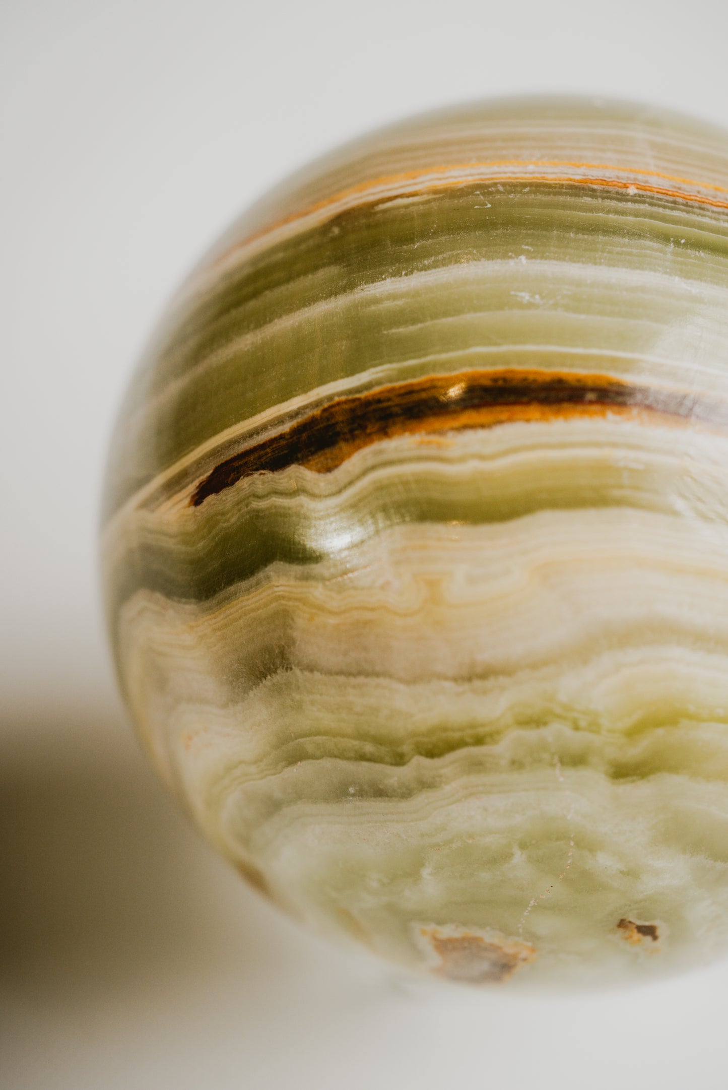 Green Onyx Sphere – Sophisticated Green Onyx Sphere for Elegant Décor