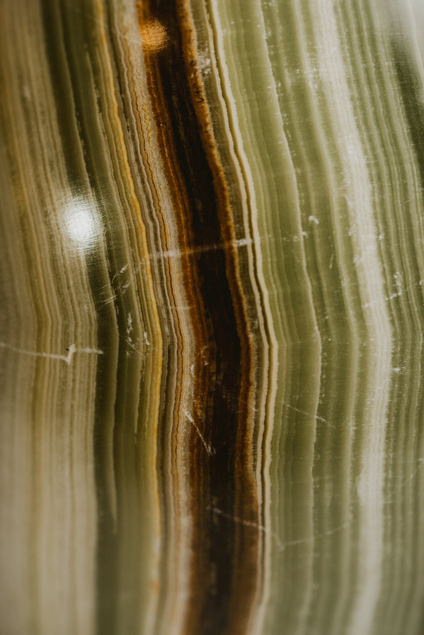 Green Onyx Sphere – Sophisticated Green Onyx Sphere for Elegant Décor
