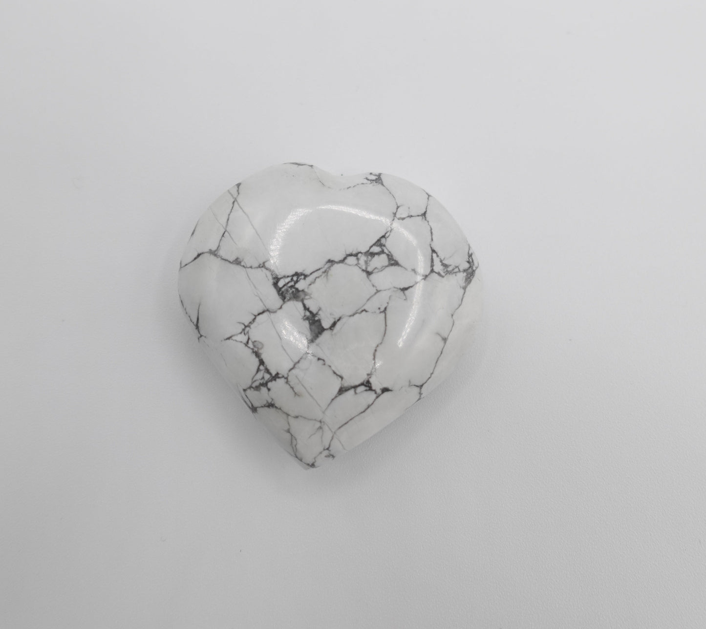 Decorative-Howlite-Heart-for-Calm-Elegance-and-Balanced-Spaces