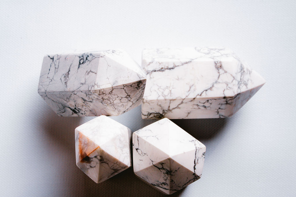 Howlite Tower – Decorative Howlite Tower for Calm, Elegance, and Balanced Spaces