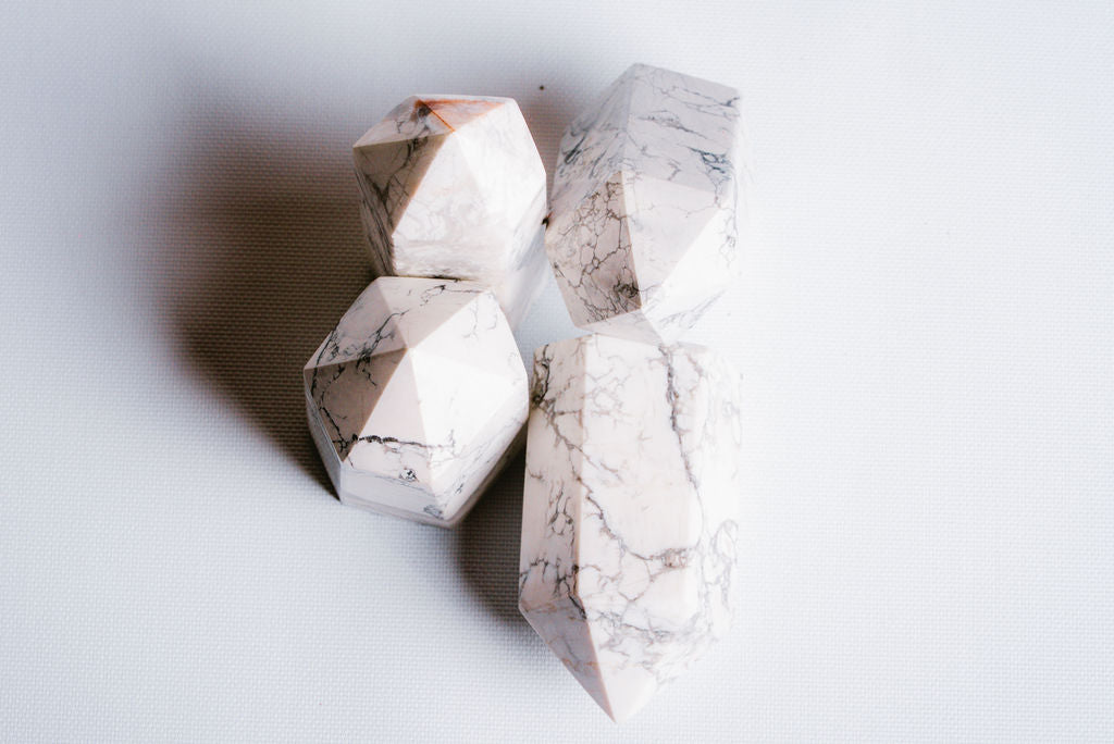 Howlite Tower – Decorative Howlite Tower for Calm, Elegance, and Balanced Spaces