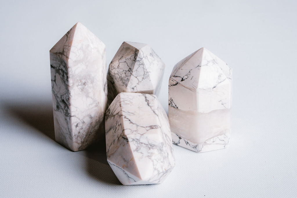 Howlite Tower – Decorative Howlite Tower for Calm, Elegance, and Balanced Spaces