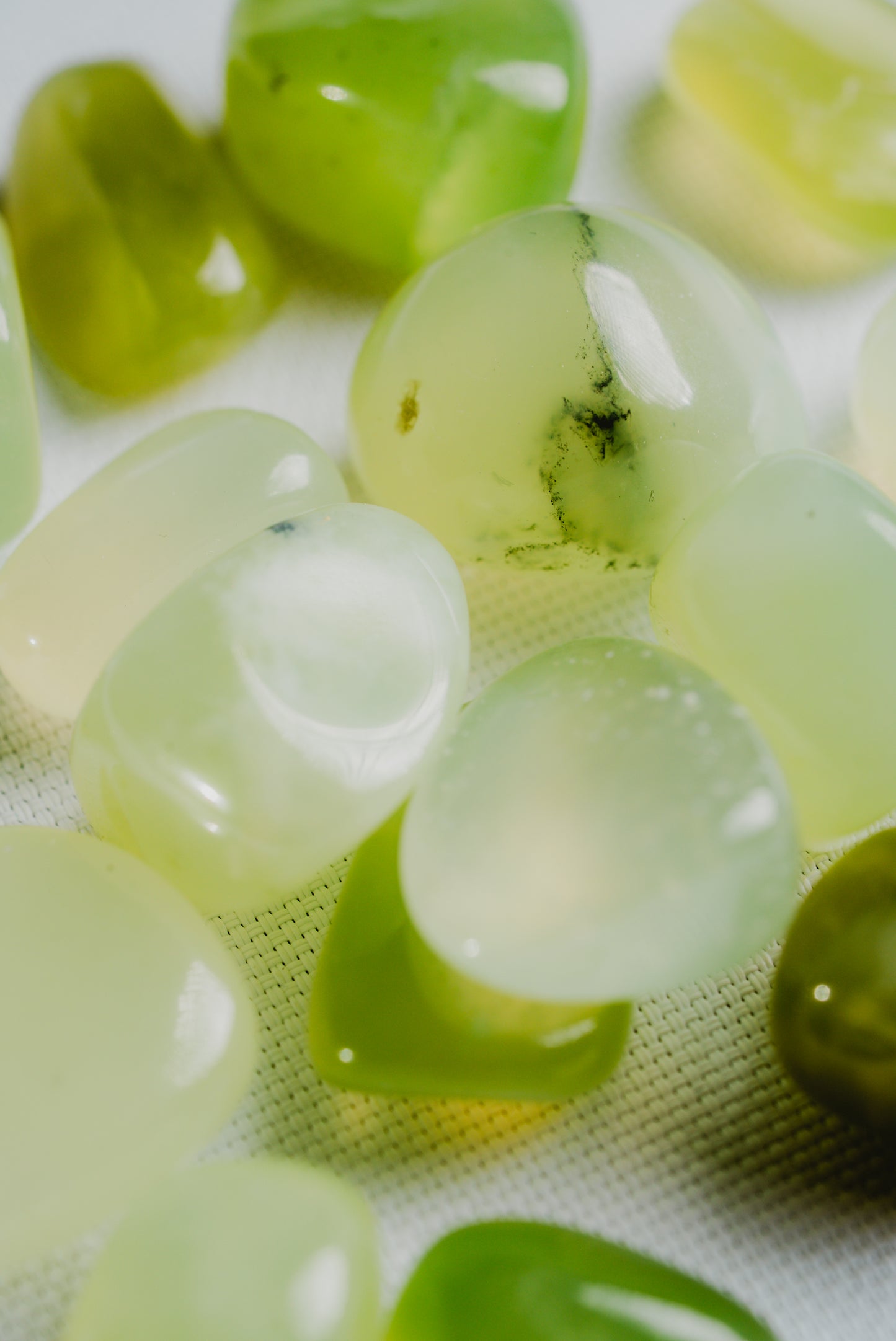 Jade Pocket Crystal – Classic Stone for Protection, Love, and Inner Harmony
