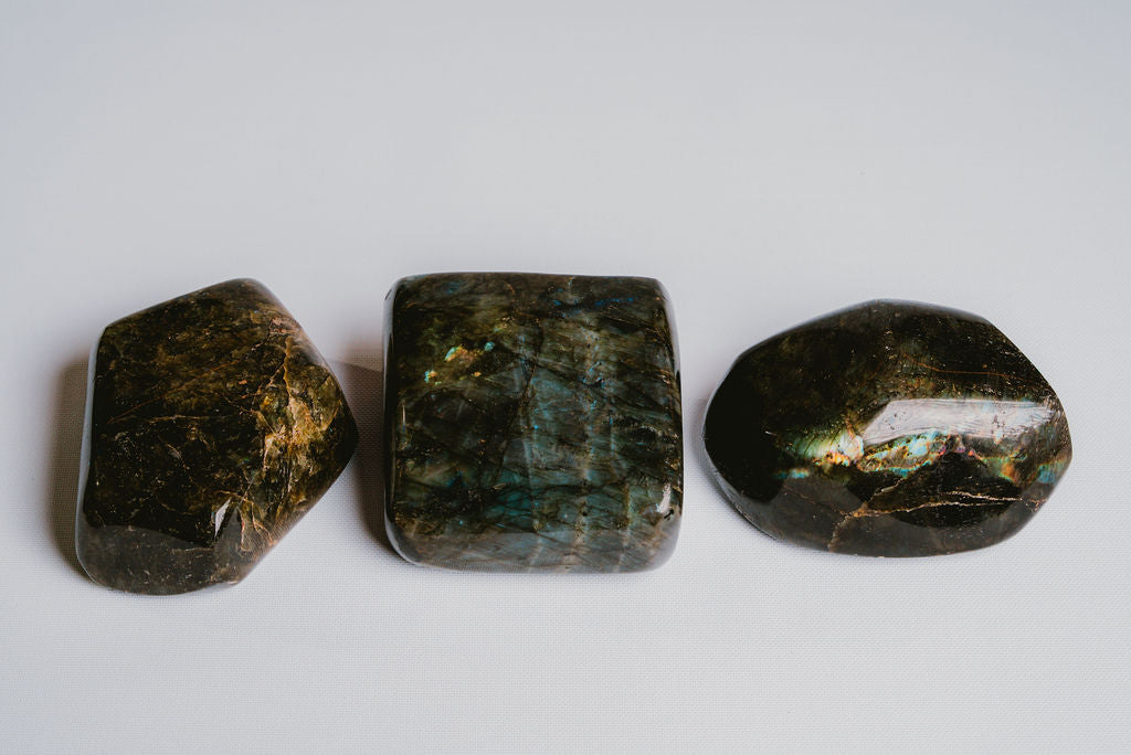 Labradorite Free Form – Decorative Labradorite Stone for Intuition and Energy Transformation