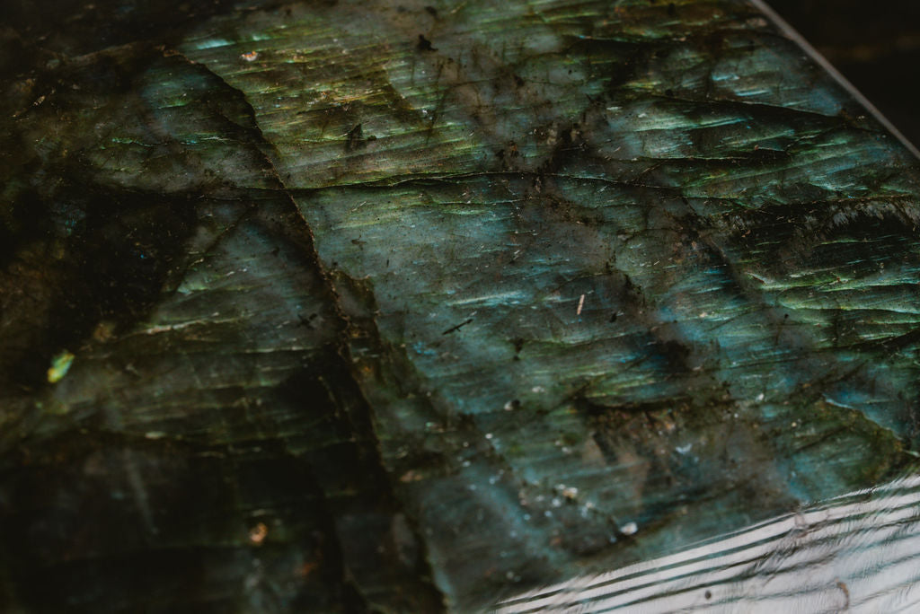 Labradorite Free Form – Decorative Labradorite Stone for Intuition and Energy Transformation
