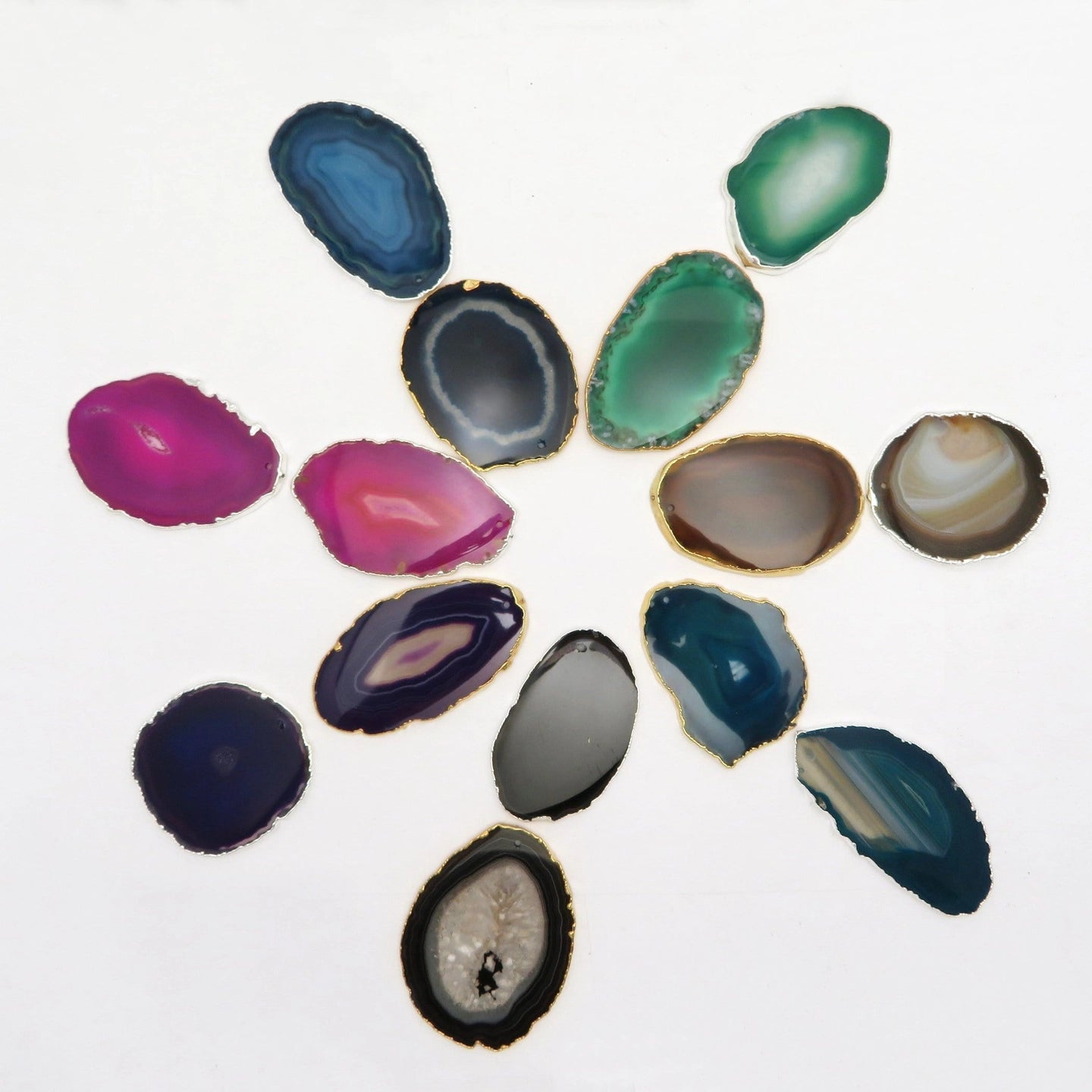 Natural-Agate-Slice-with-Plated-Edge-for-Protection-and-Versatile-Décor