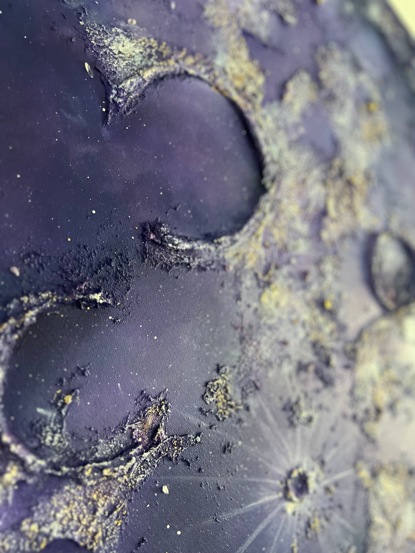 Medium Moon with Crystal – Amethyst-Inspired Lunar Sculpture for Spiritual Connection and Intuitive Energy