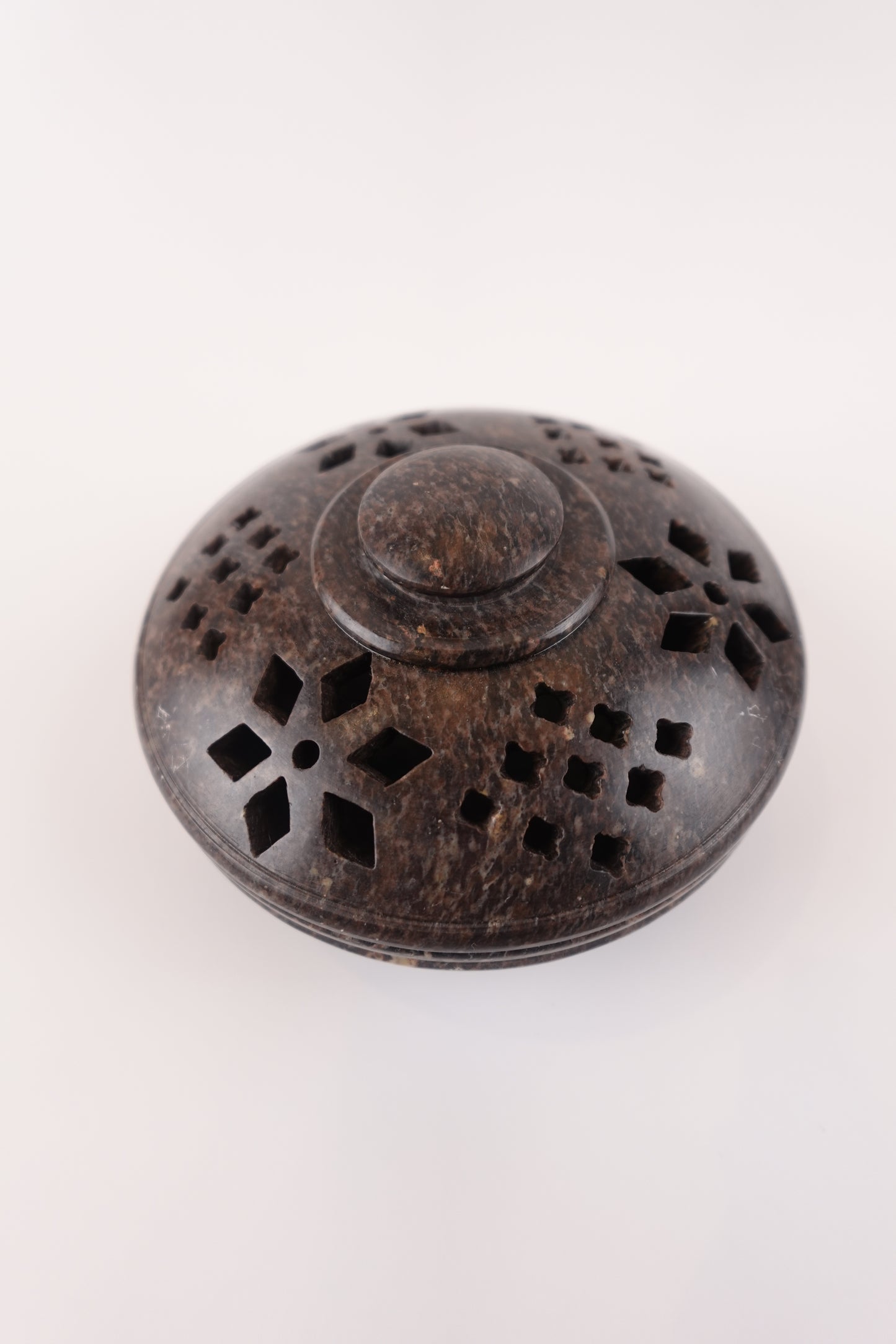 Natural Soapstone Incense Pot – Handcrafted Stone for Rituals, Grounding, and Nature Connection