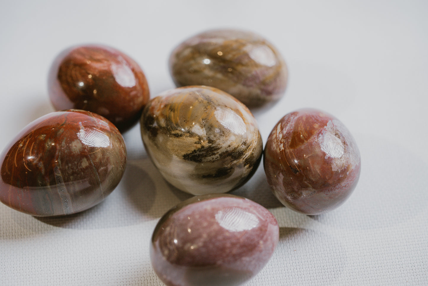 Peach Moonstone Egg Pocket Crystal – Emotional Softness, Balance, and Self-Acceptance
