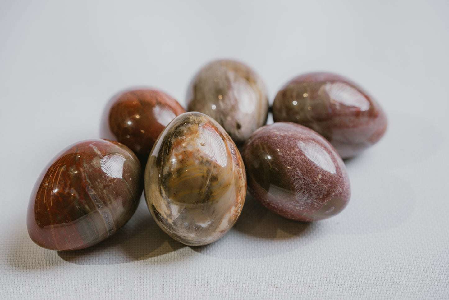 Peach Moonstone Egg Pocket Crystal – Emotional Softness, Balance, and Self-Acceptance
