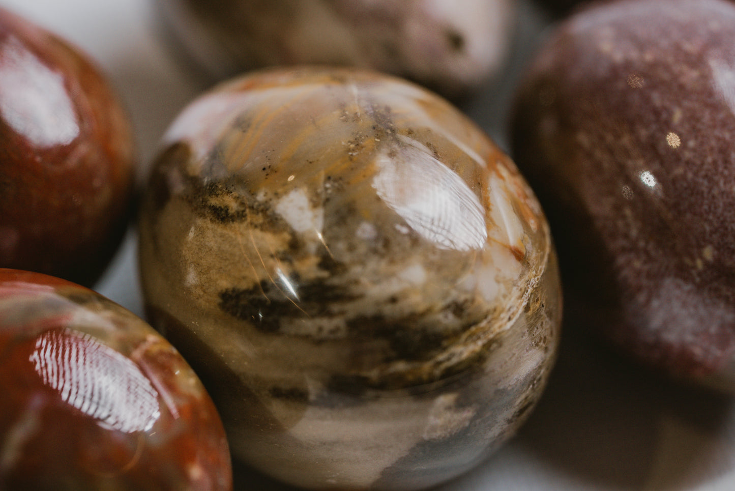 Peach Moonstone Egg Pocket Crystal – Emotional Softness, Balance, and Self-Acceptance