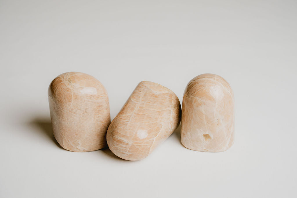 Peach Moonstone Free Form – Decorative Peach Moonstone for Calm and Emotional Clarity
