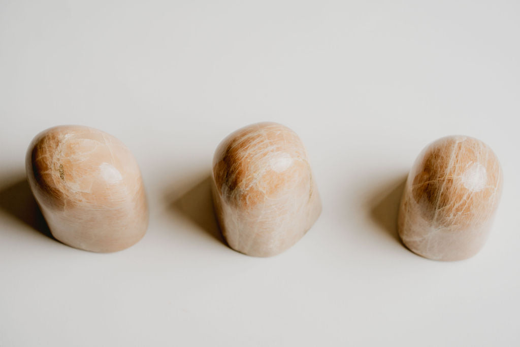 Peach Moonstone Free Form – Decorative Peach Moonstone for Calm and Emotional Clarity