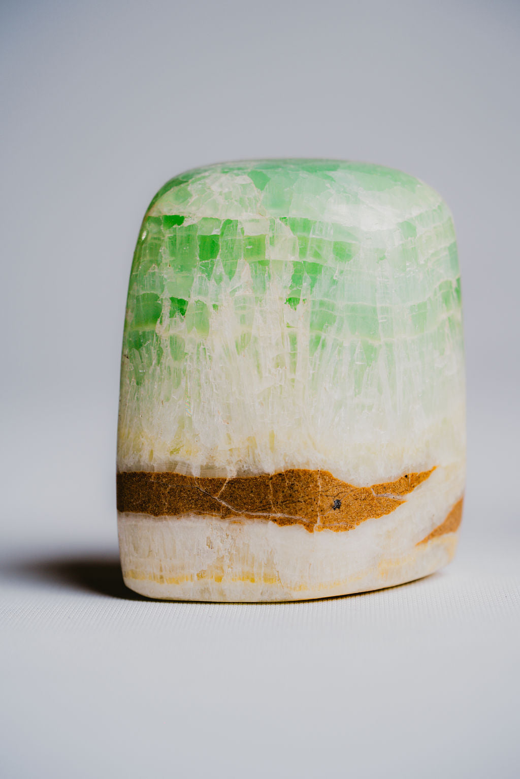 Pistachio Calcite Free Form – Decorative Pistachio Calcite for Mental Clarity and Relaxation