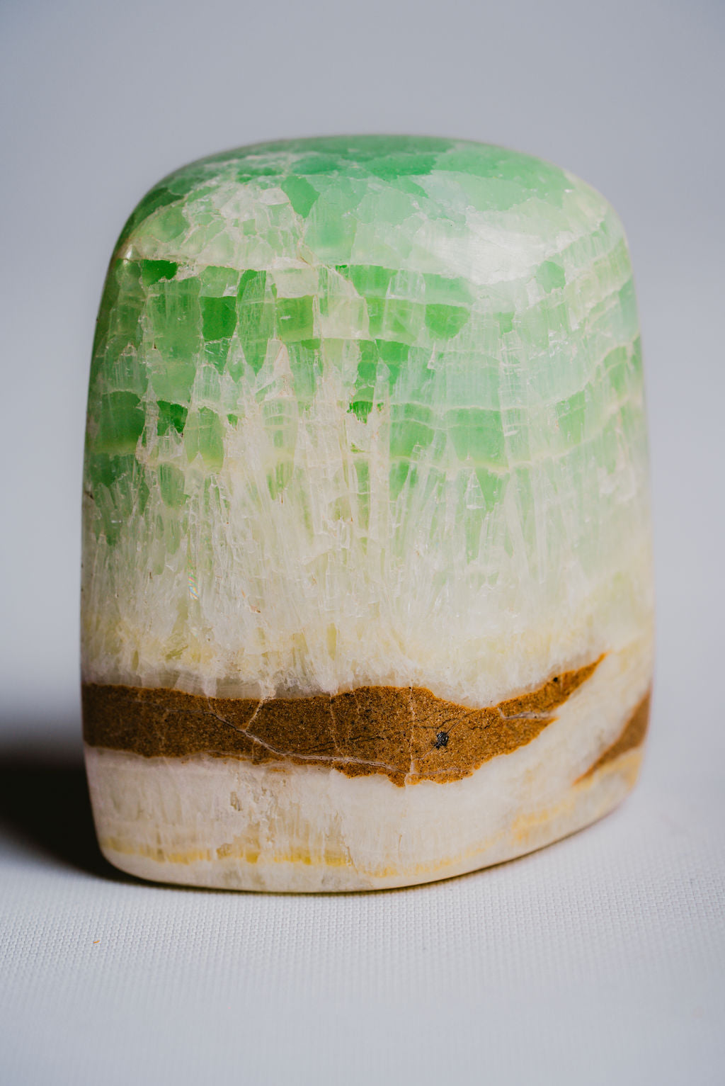 Pistachio Calcite Free Form – Decorative Pistachio Calcite for Mental Clarity and Relaxation