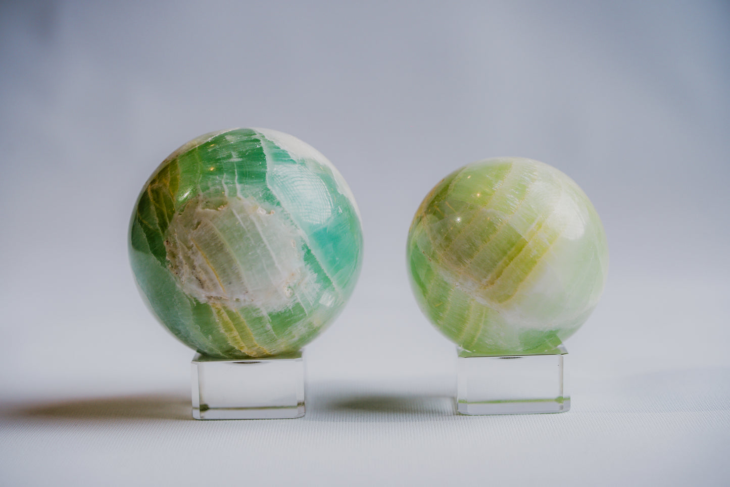 Decorative-Pistachio-Calcite-Sphere-for-Mental-Clarity-and-Relaxation