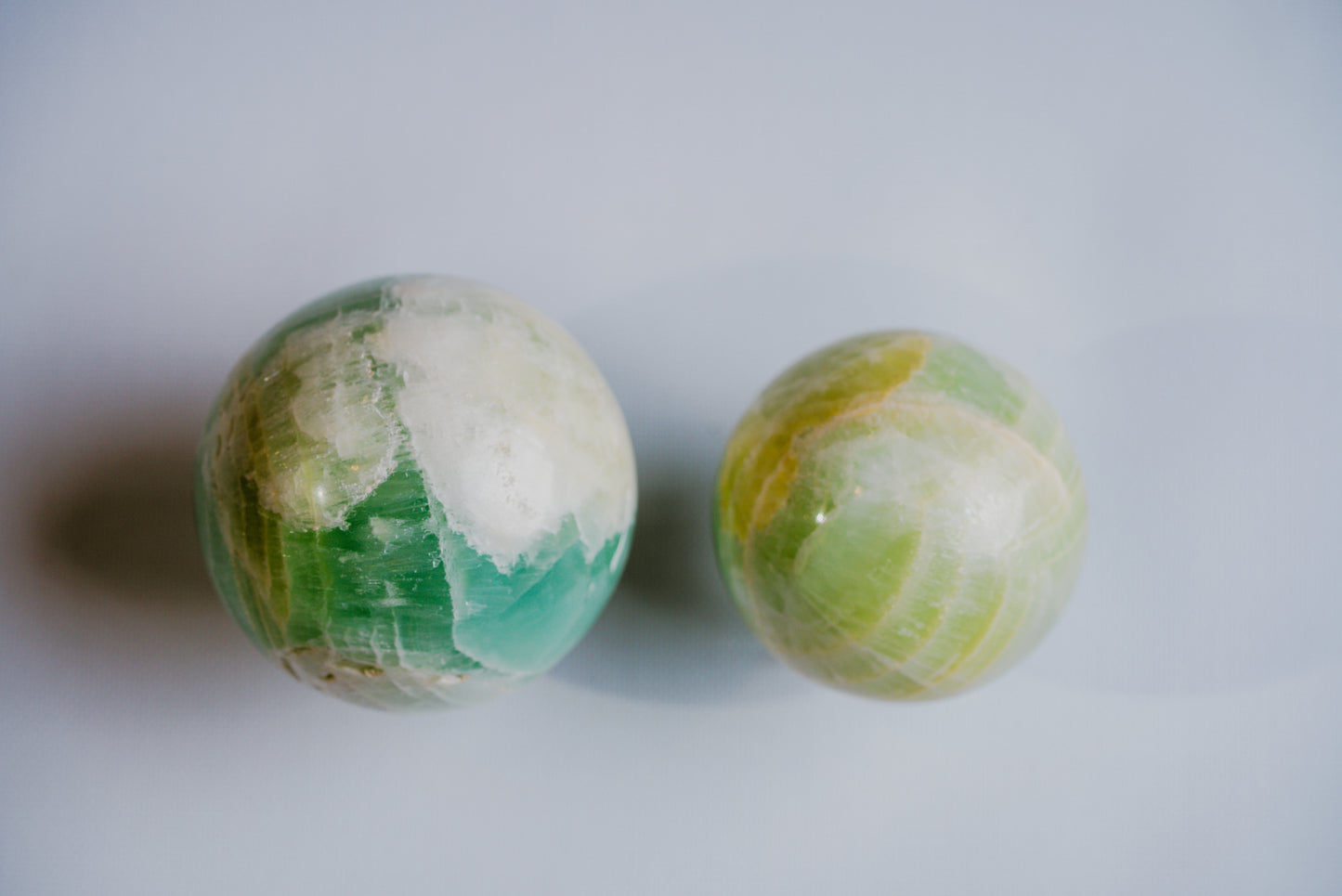 Pistachio Calcite Sphere – Decorative Pistachio Calcite Sphere for Mental Clarity and Relaxation