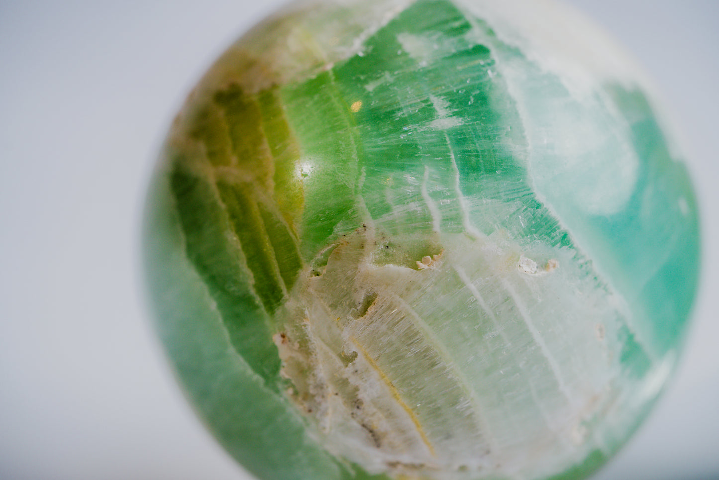 Pistachio Calcite Sphere – Decorative Pistachio Calcite Sphere for Mental Clarity and Relaxation