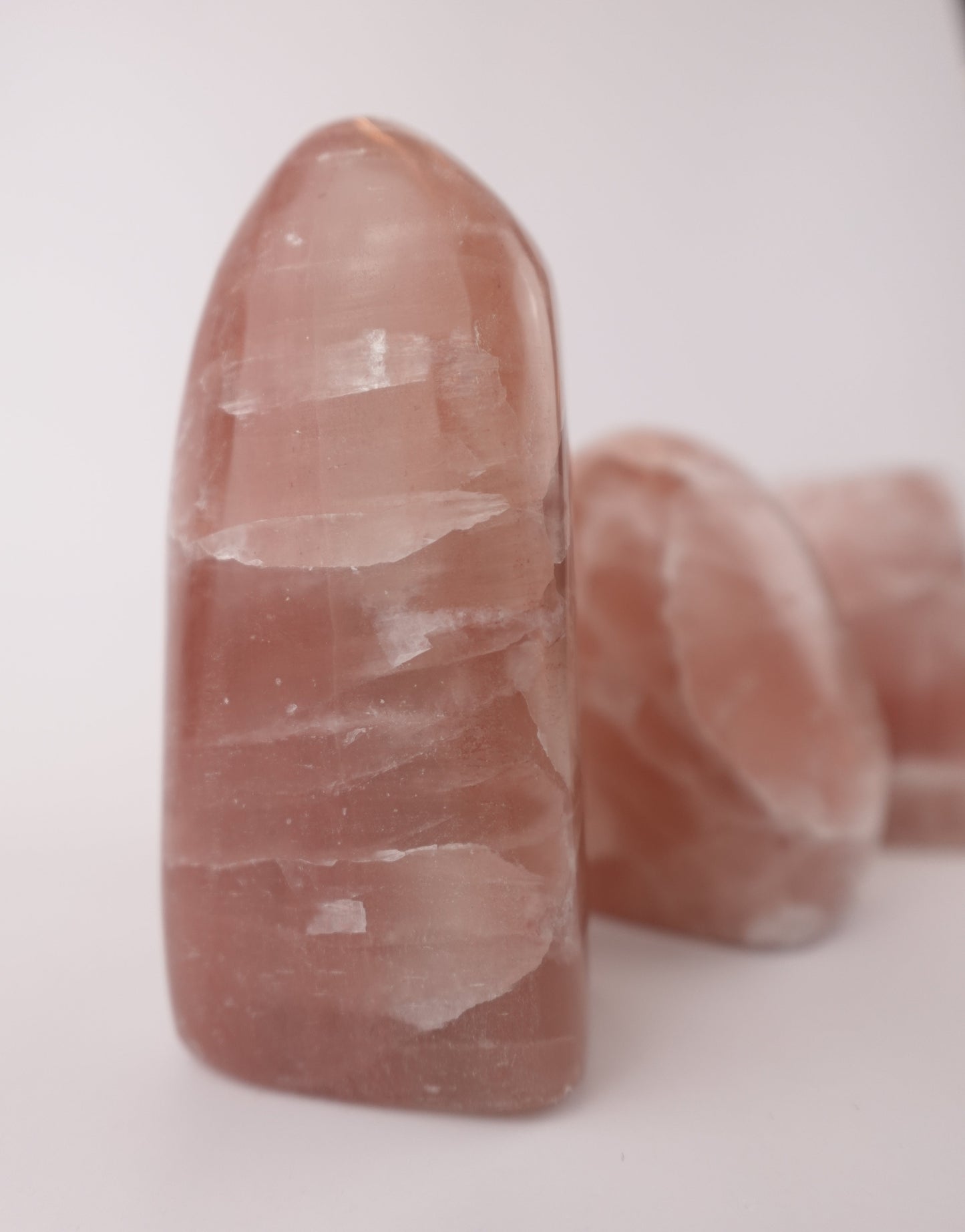 Rose Calcite Free Form – Decorative Rose Calcite for Harmony and Emotional Balance