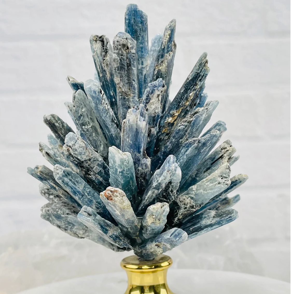Round Marble Box with Blue Kyanite Pinecone – Functional Decor for Calm and Style