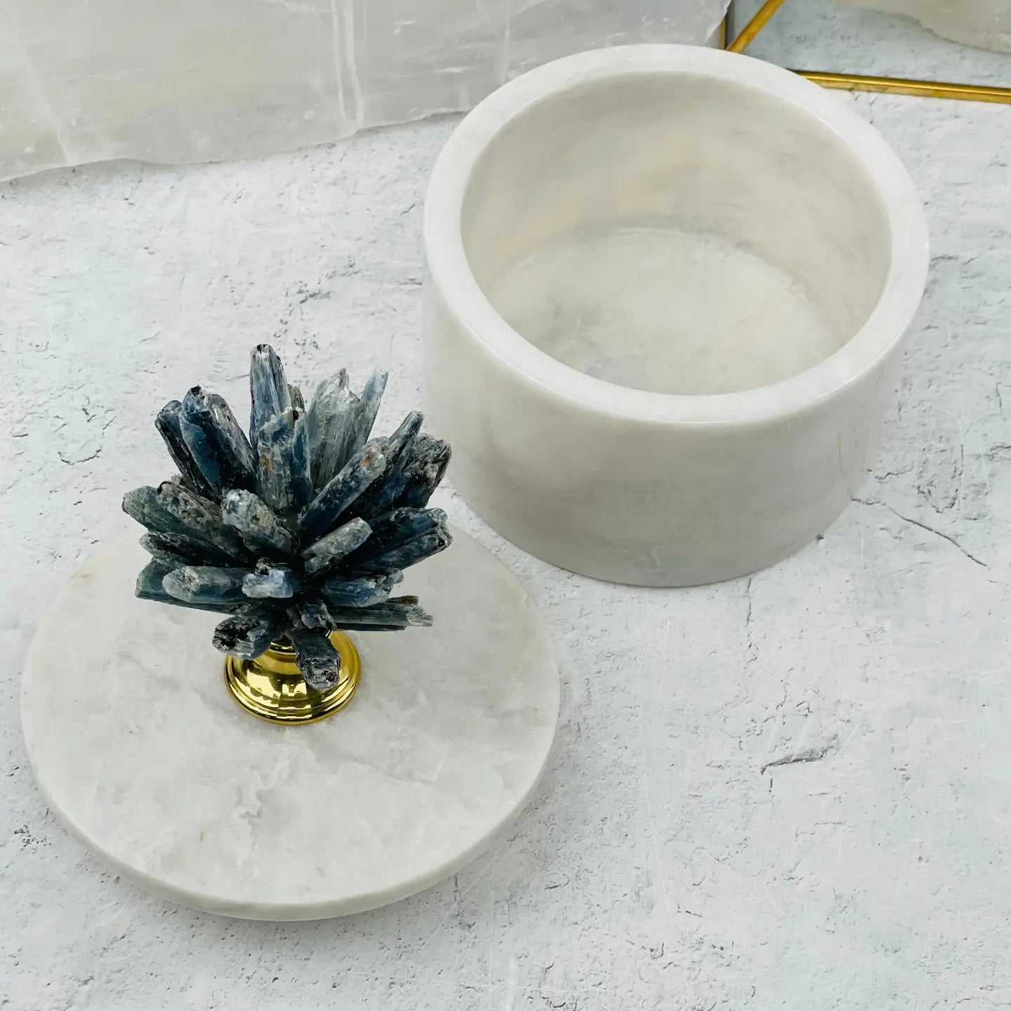 Round Marble Box with Blue Kyanite Pinecone – Functional Decor for Calm and Style