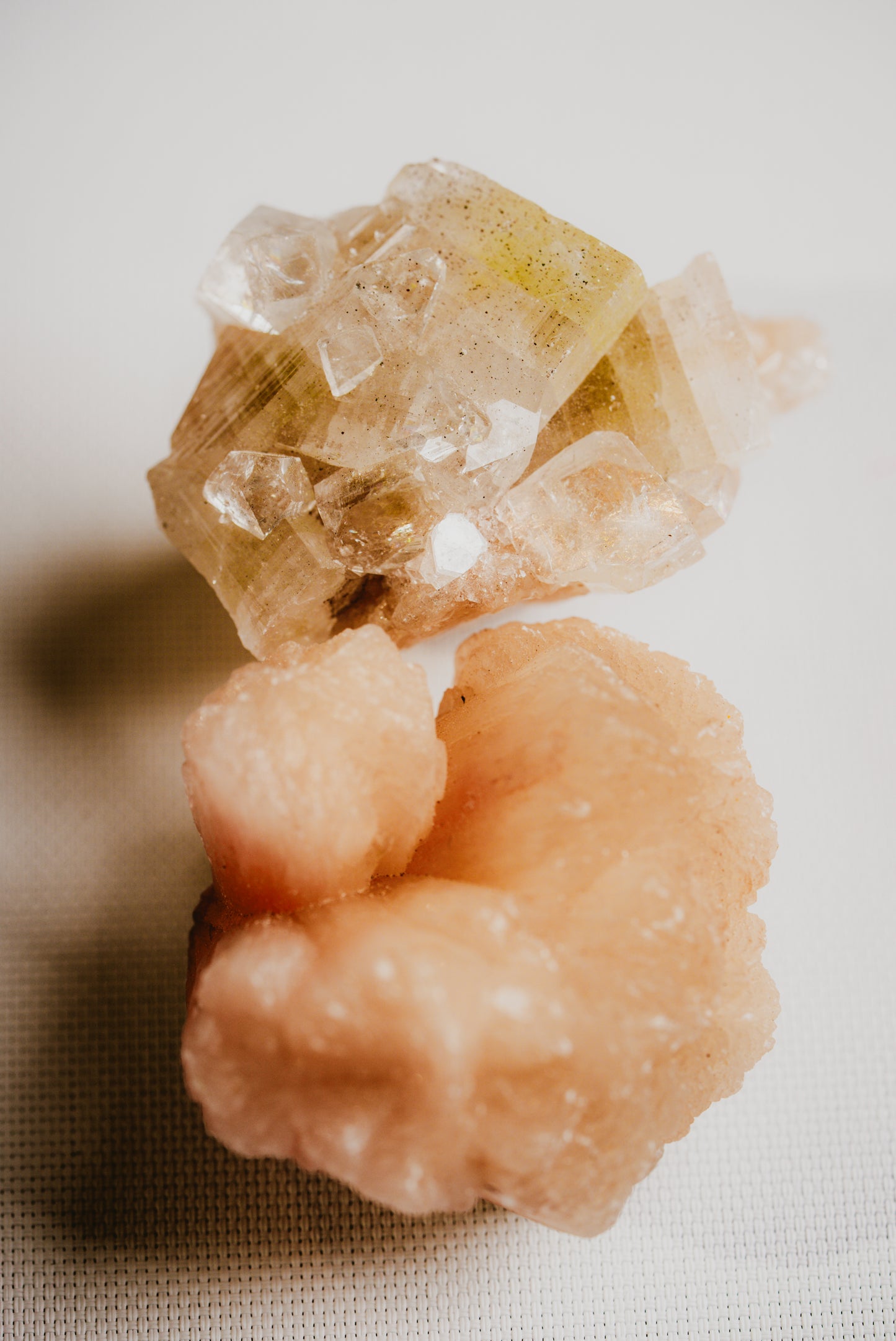 Small Aura Quartz Cluster – Iridescent Shine and Modern Elegance