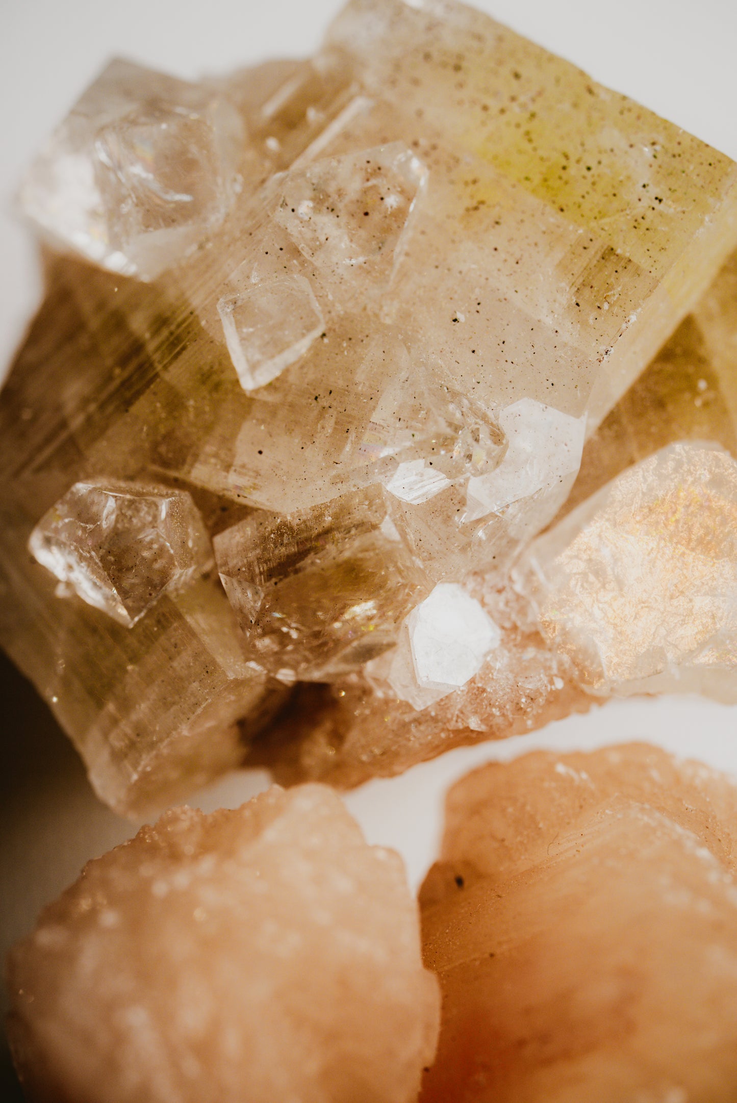 Small Aura Quartz Cluster – Iridescent Shine and Modern Elegance