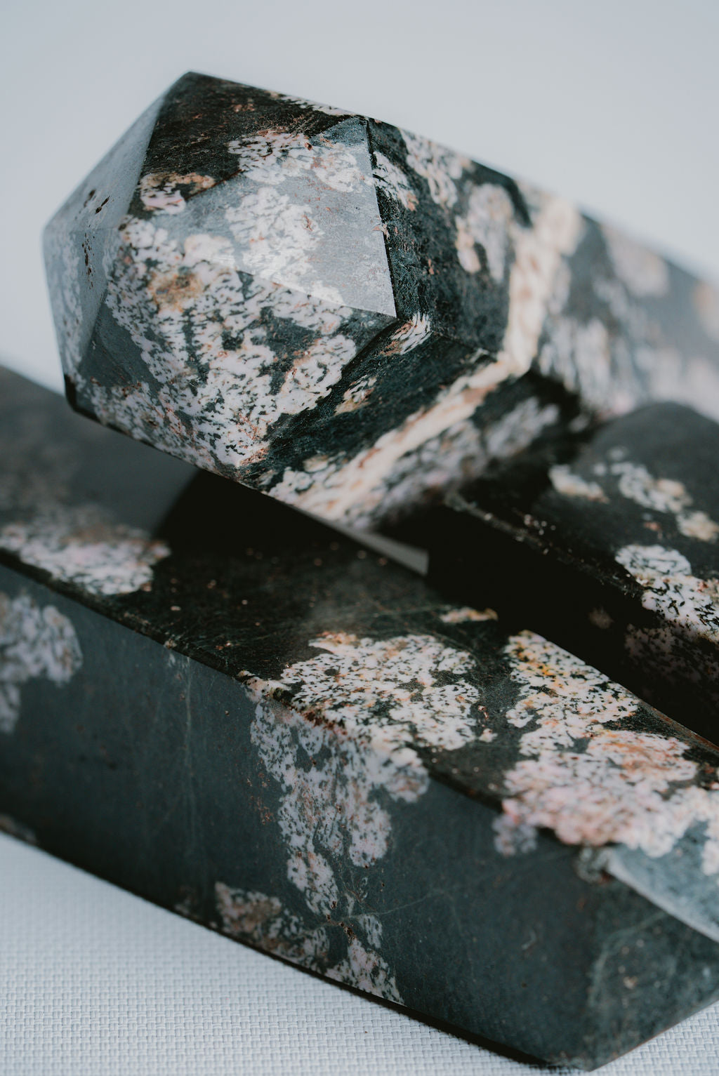 Snowflake Obsidian Tower – Decorative Snowflake Obsidian Tower for Clarity and Emotional Balance