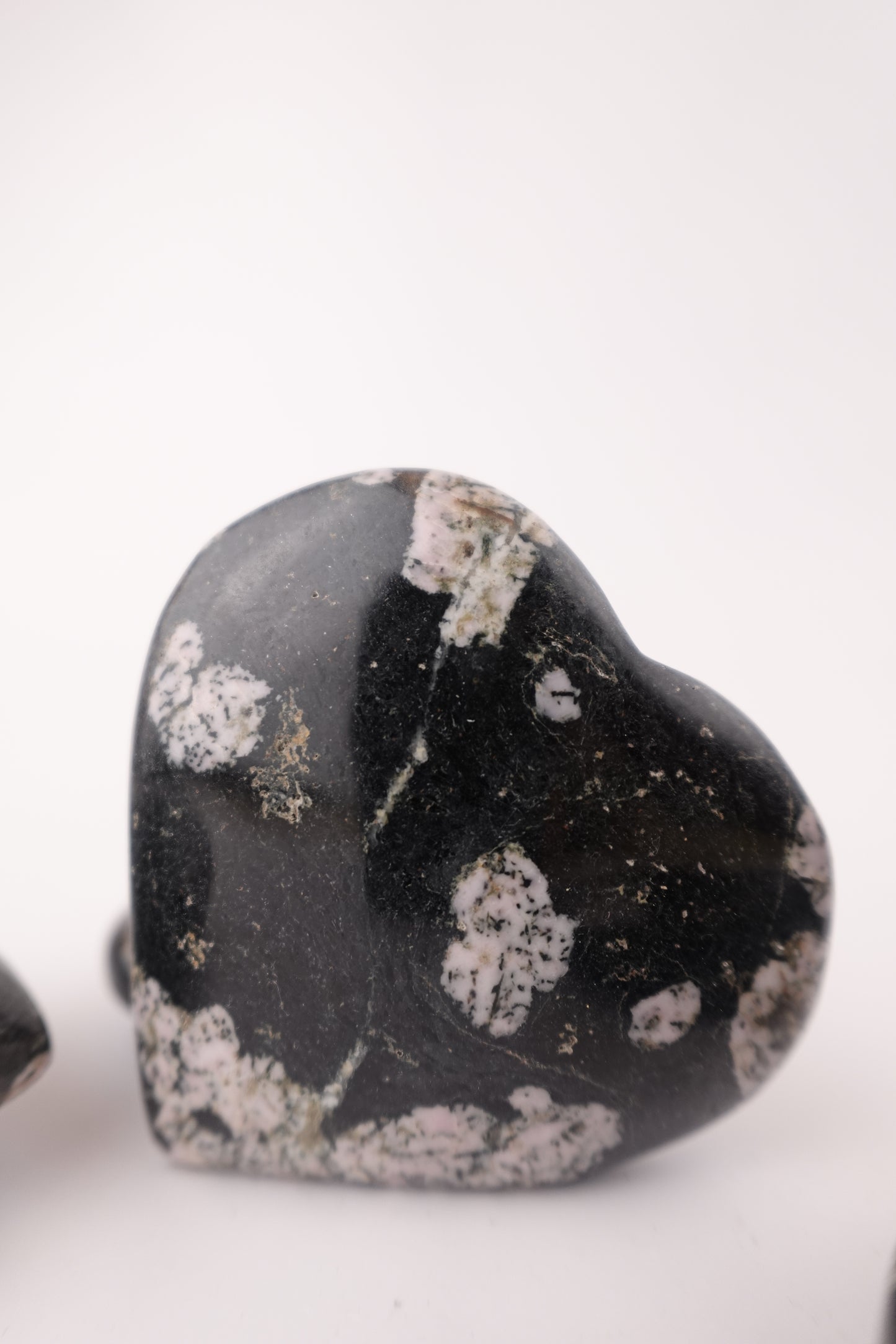 Snowflake Obsidian – Heart-Shaped Obsidian for Calm and Inner Clarity