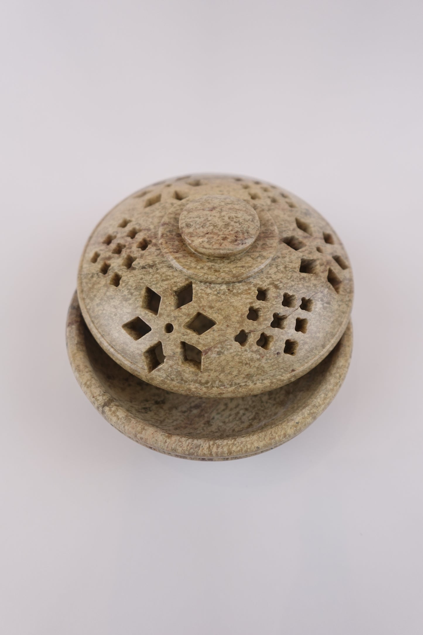 Soapstone Incense Pot – Handcrafted Piece for Rituals, Meditation, and Spatial Harmony