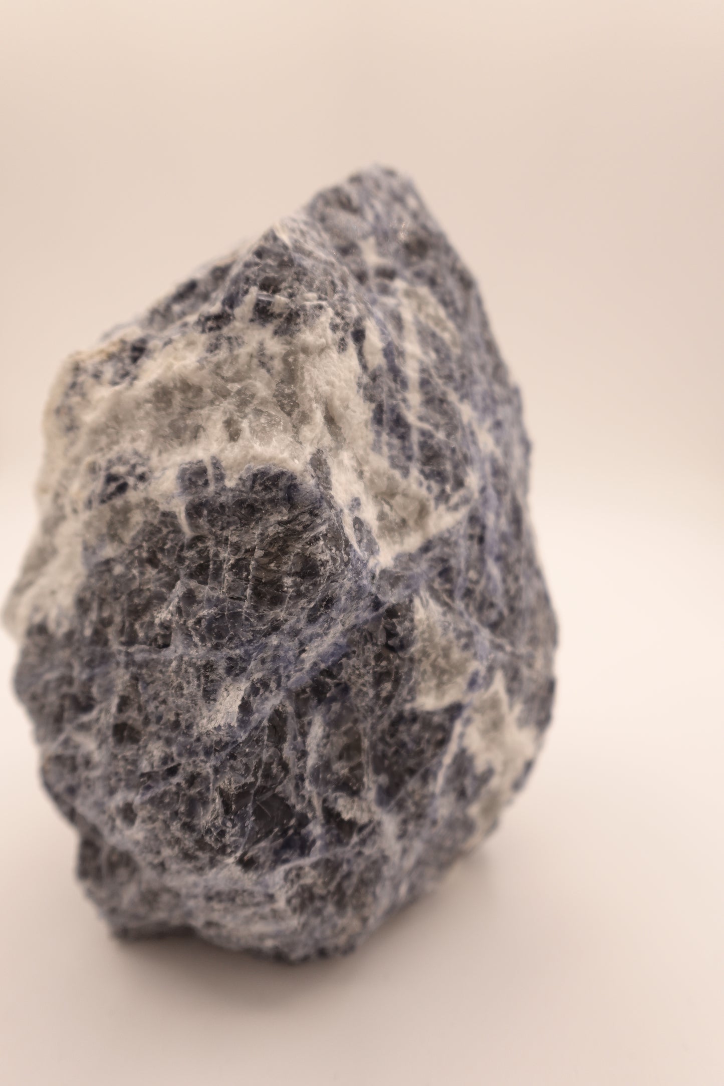 Extra-Large-Decorative-Sodalite-Stone-for-Clarity-Balance-and-Mental-Focus