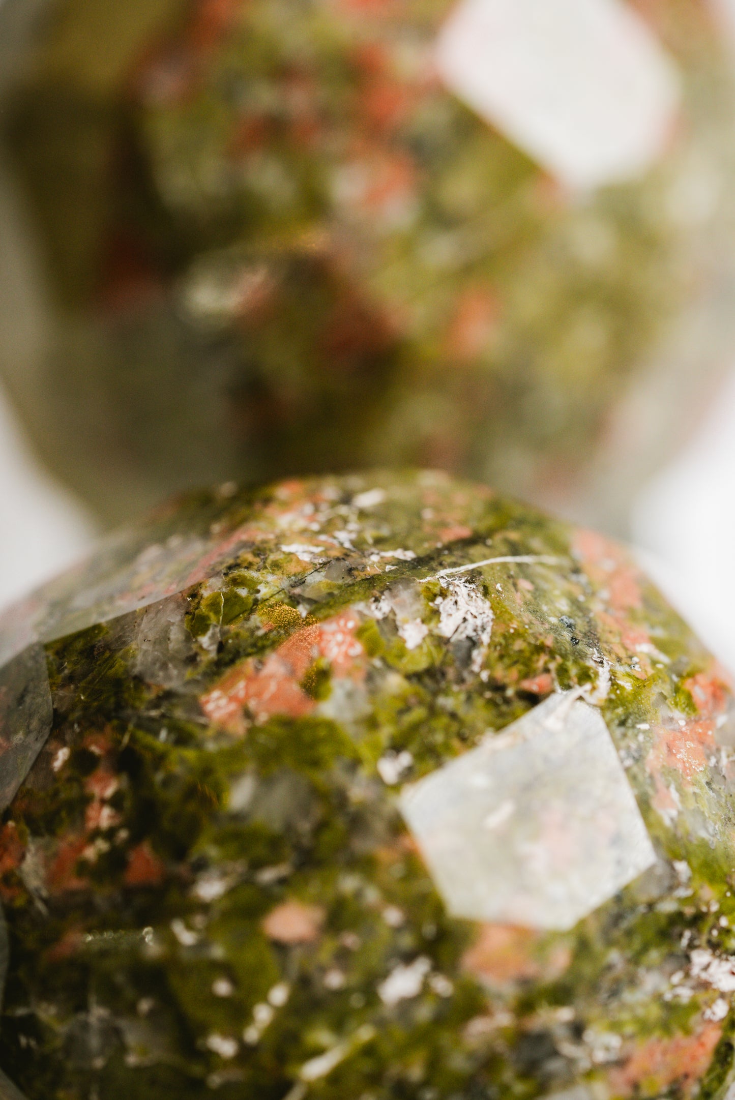 Unakite Faceted Spheres – Faceted Unakite Spheres for Emotional Healing and Energy Balance
