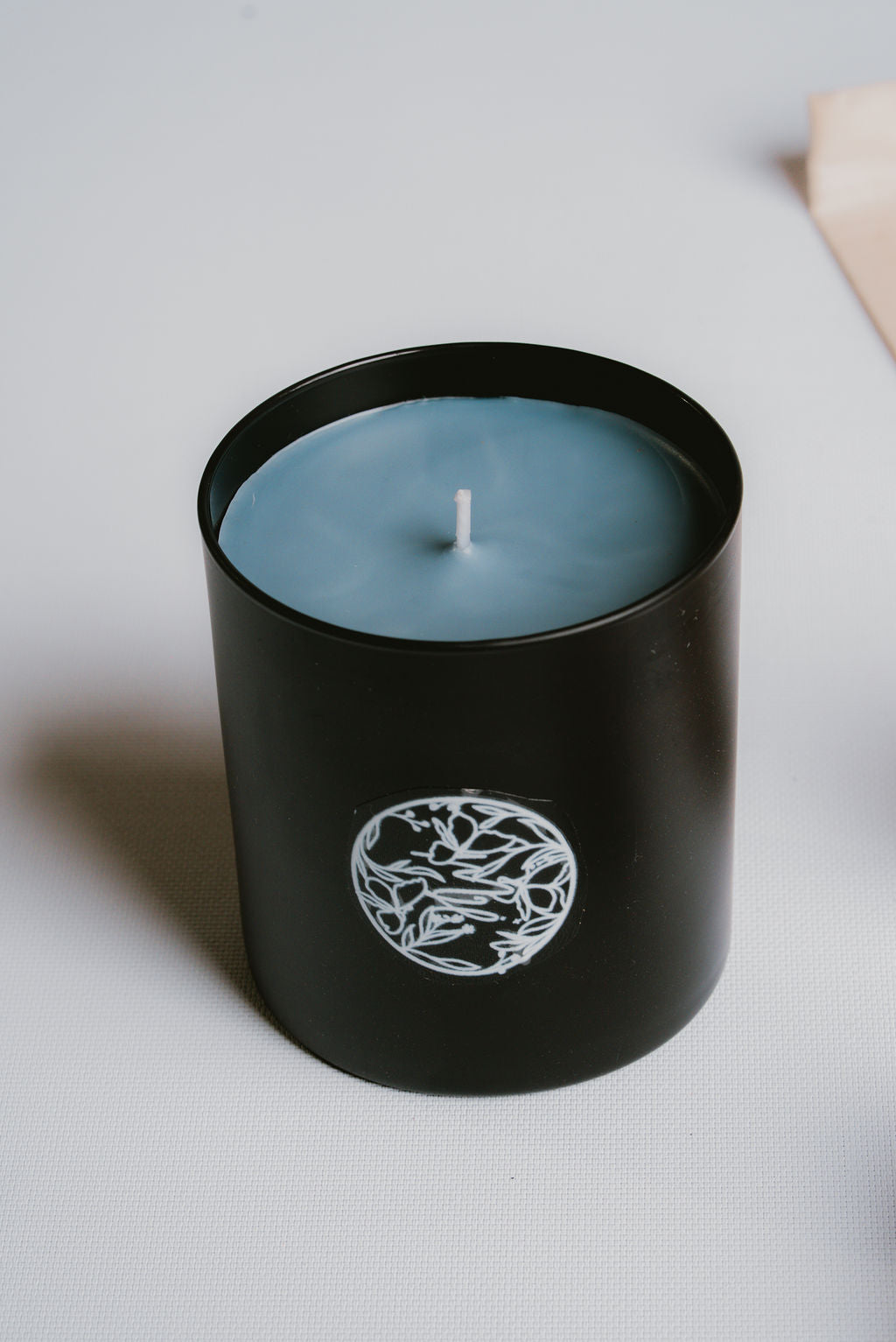 Candle-with-Tobacco-and-Ylang-Ylang-for-Space-Harmonization