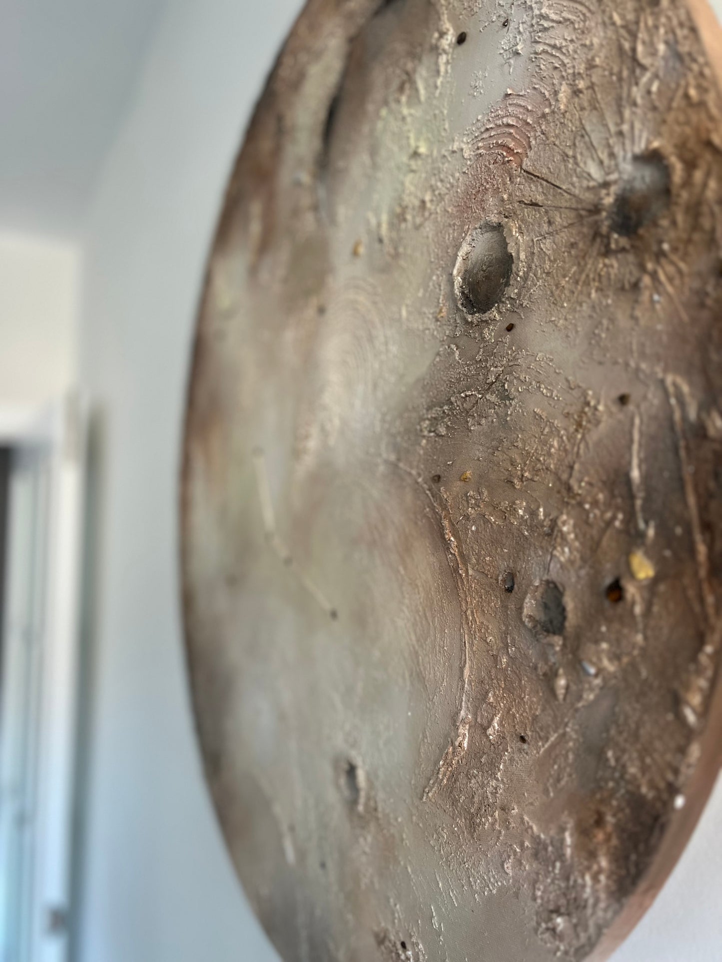 Large Moon with Crystals – Decorative Lunar Sculpture for Elegance and Celestial Energy