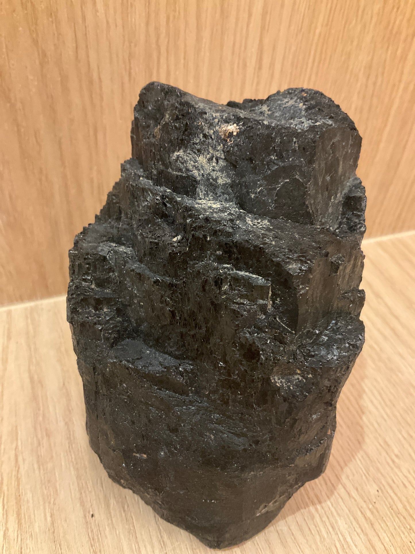 Black Tourmaline Raw – Energetic Protection and Natural Strength