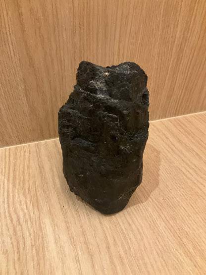 Black Tourmaline Raw – Energetic Protection and Natural Strength