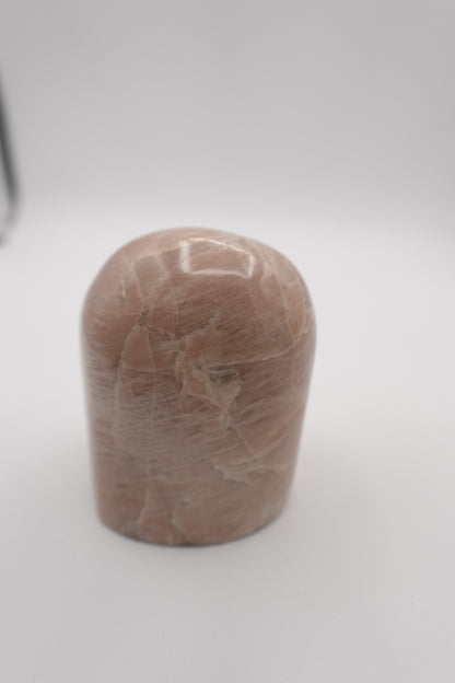Peach Moonstone Free Form – Decorative Peach Moonstone for Calm and Emotional Clarity